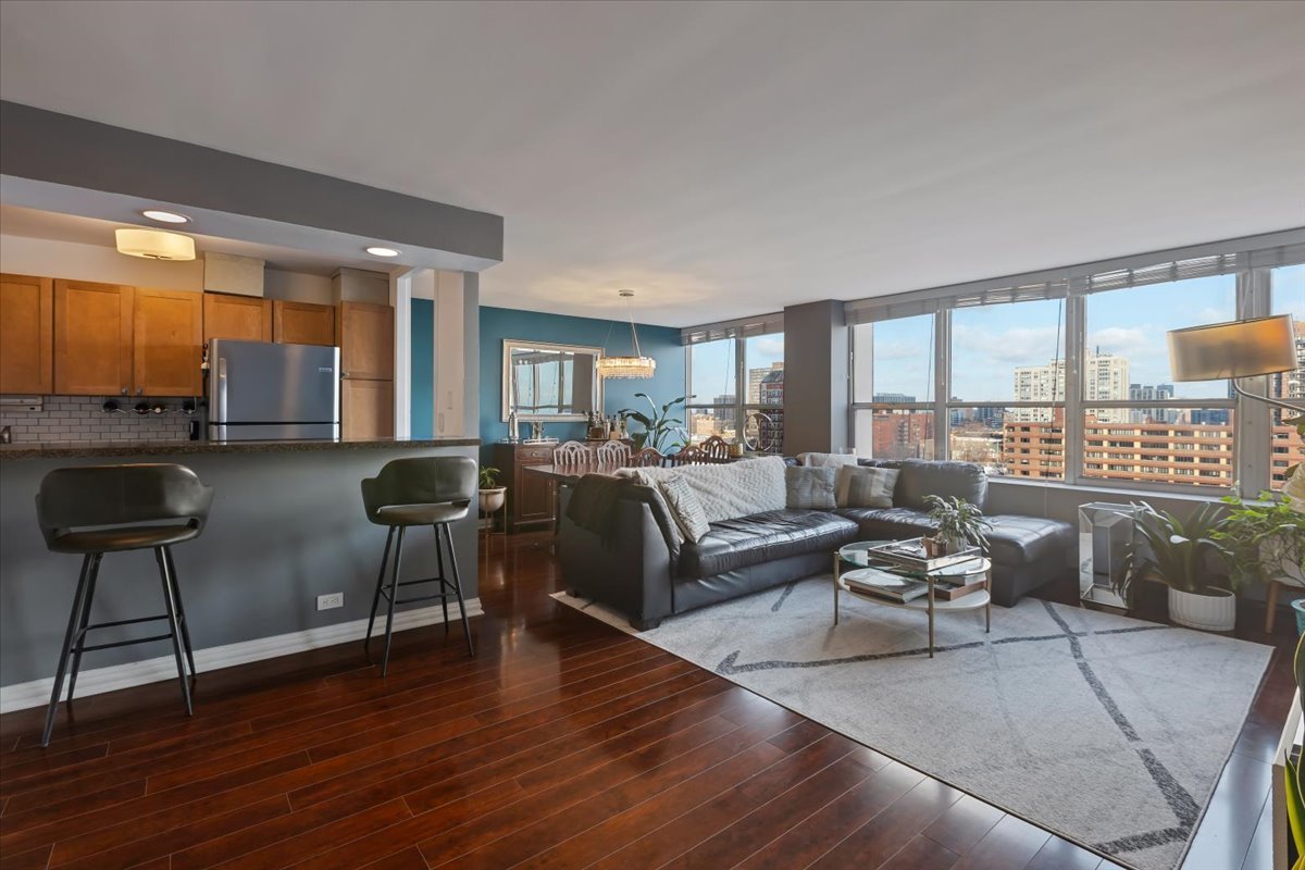 655 W IRVING PARK Road Unit: 1004