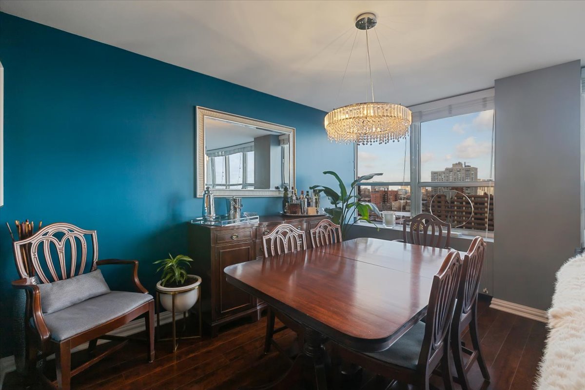 655 W IRVING PARK Road Unit: 1004