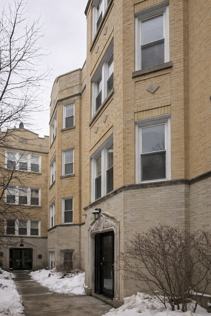 1430 N Maplewood Avenue Unit: 302