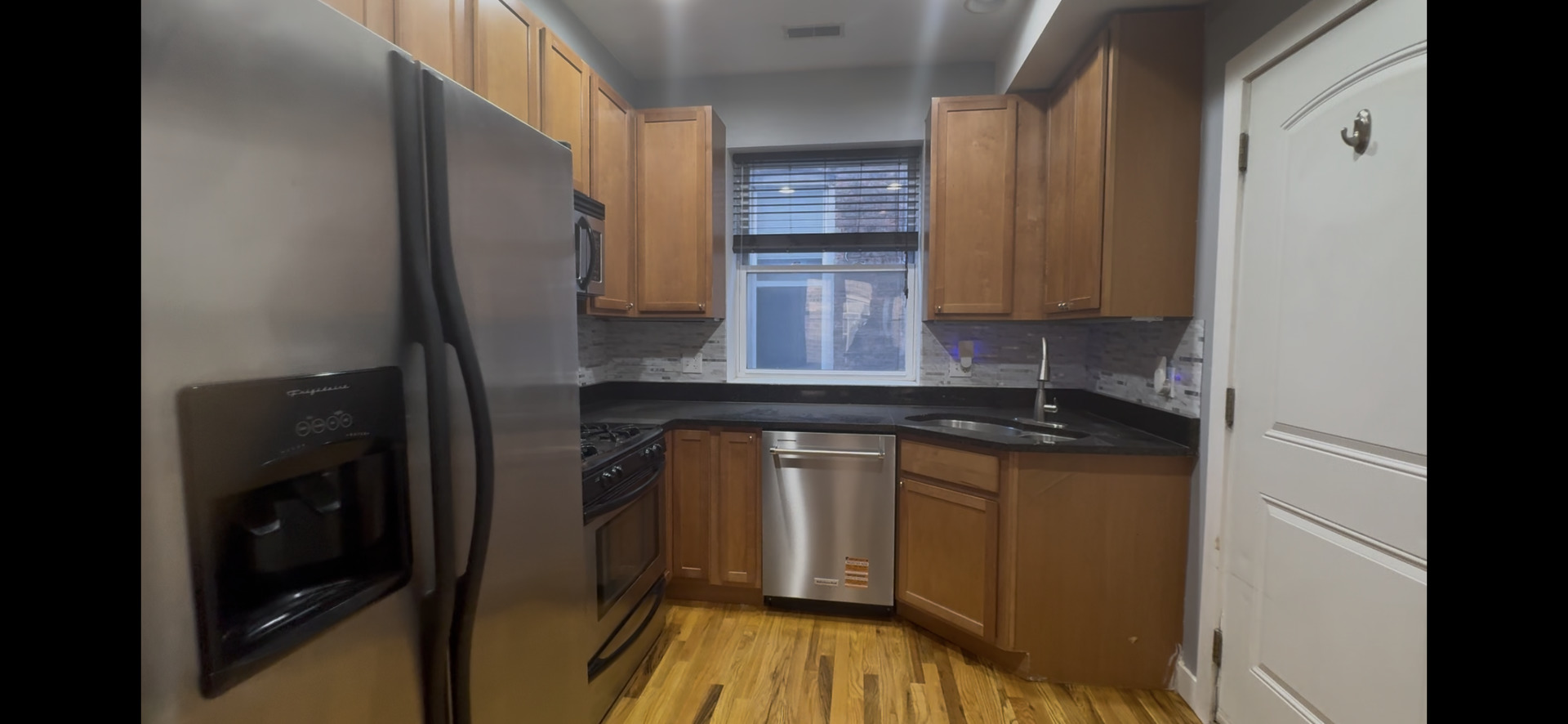 1430 N Maplewood Avenue Unit: 302