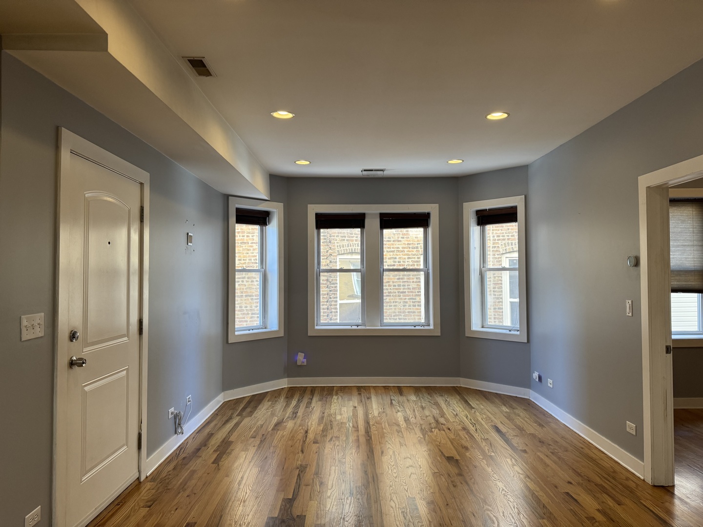 1430 N Maplewood Avenue Unit: 302