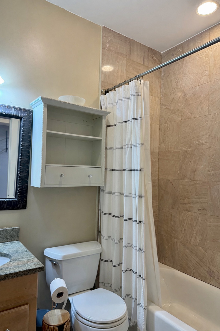 1430 N Maplewood Avenue Unit: 302