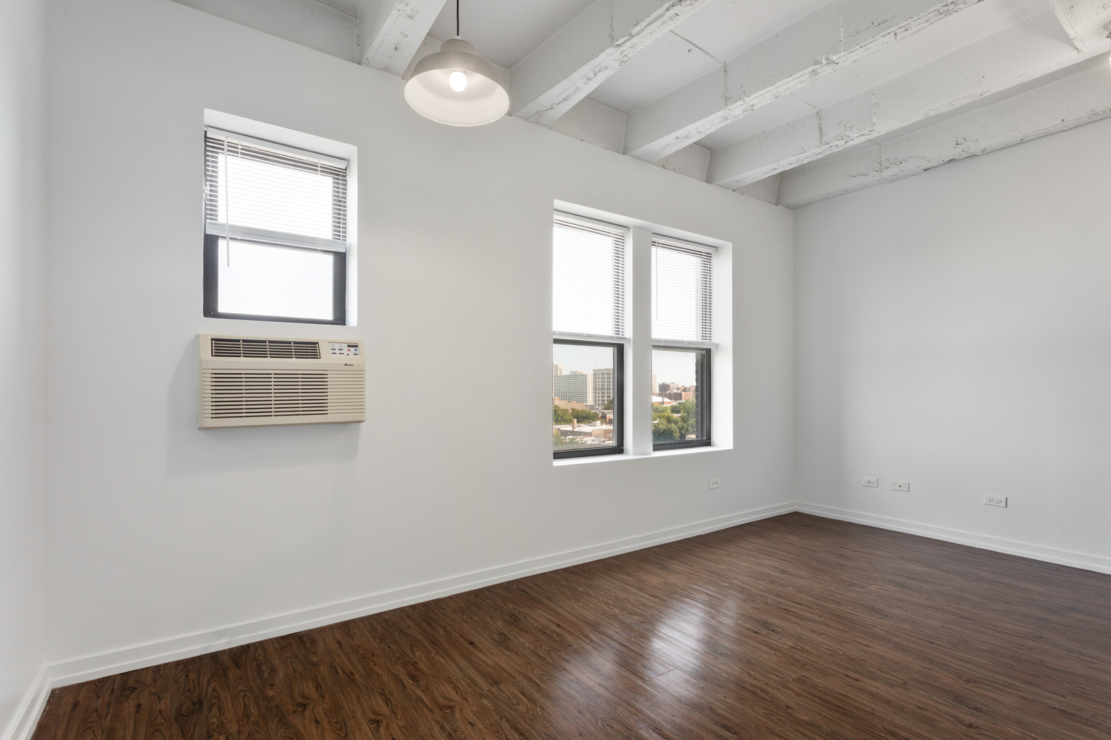 1325 W Wilson Avenue Unit: 907