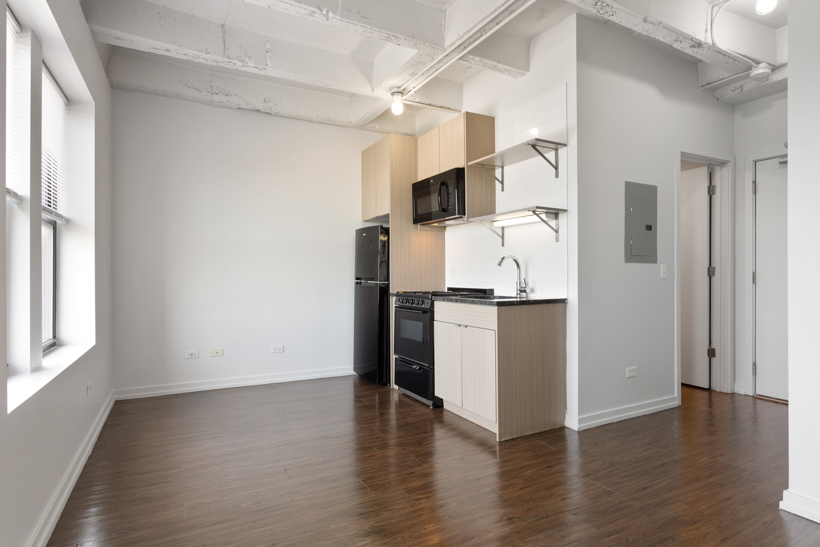 1325 W Wilson Avenue Unit: 907