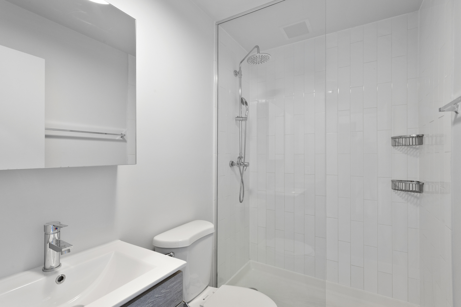 1325 W Wilson Avenue Unit: 907