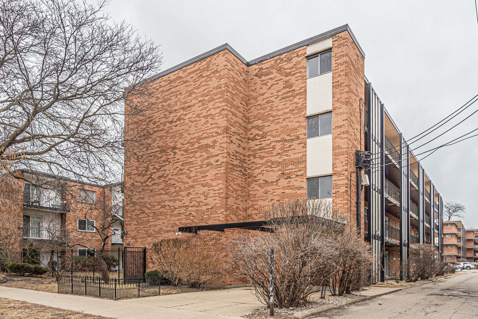 6961 N Oakley Avenue Unit: 304