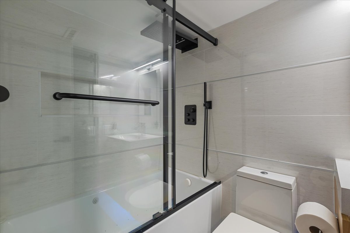 3020 N Sheridan Road Unit: GN