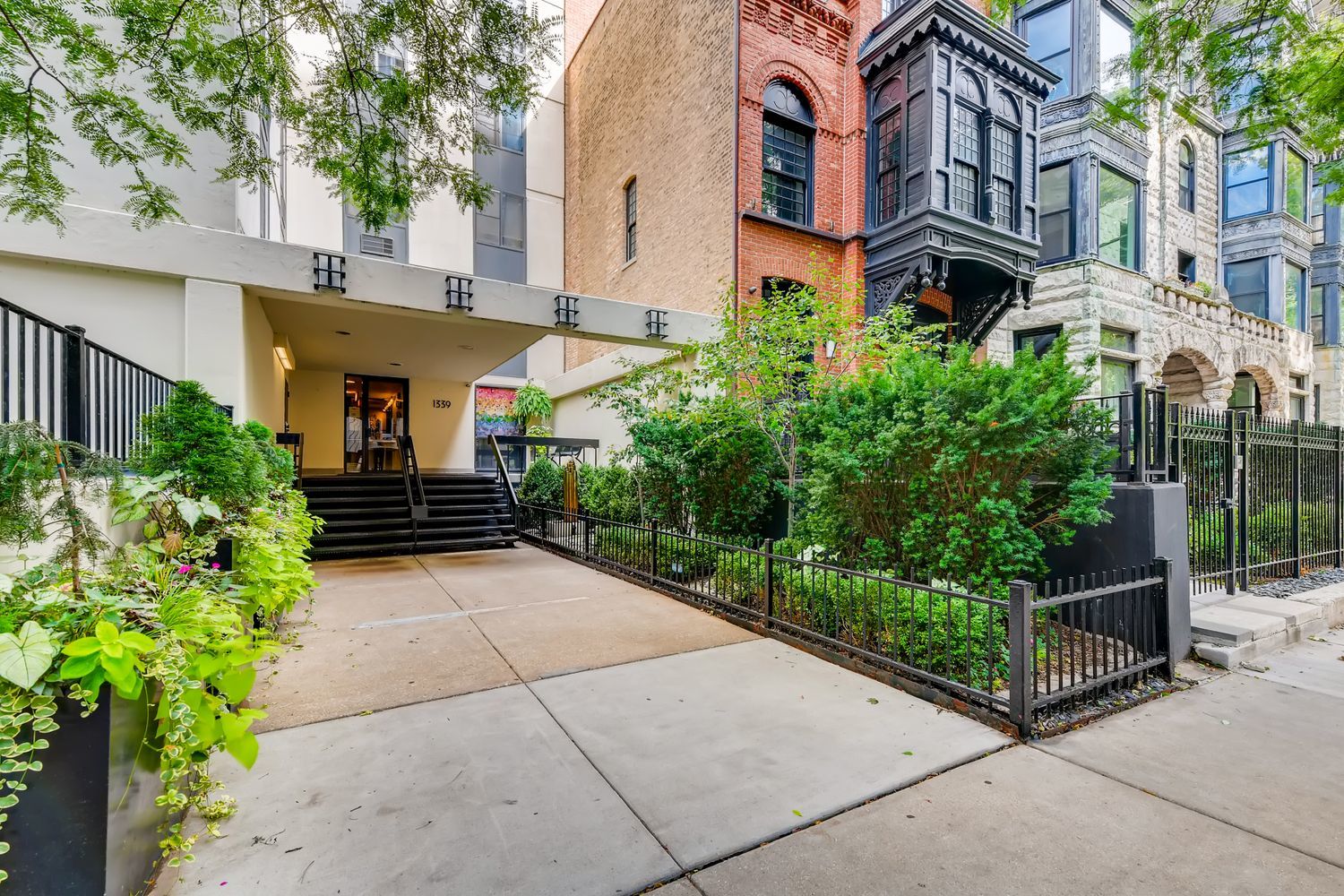 1339 N Dearborn Street Unit: 11H
