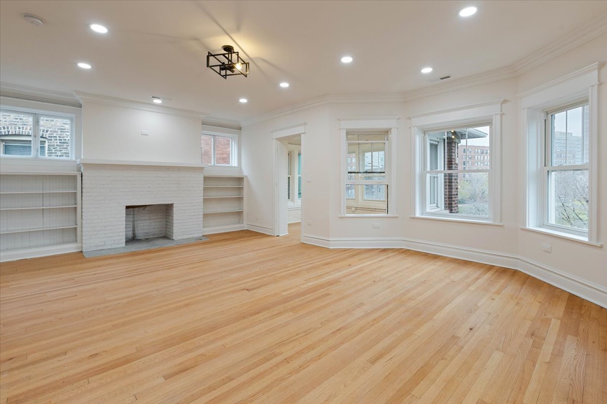 4138 N Clarendon Avenue Unit: 3F