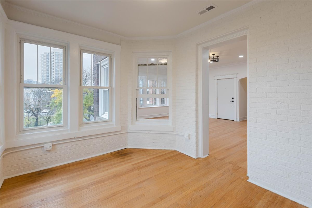 4138 N Clarendon Avenue Unit: 3F
