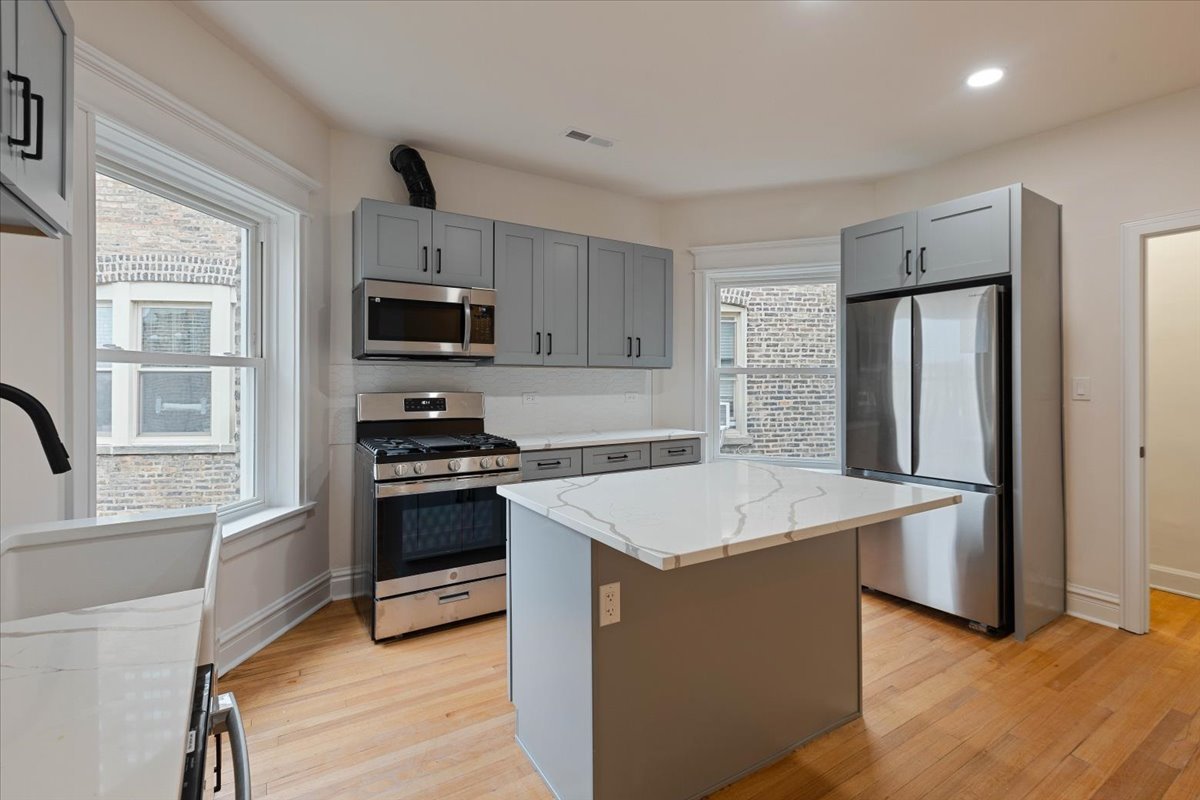 4138 N Clarendon Avenue Unit: 3F