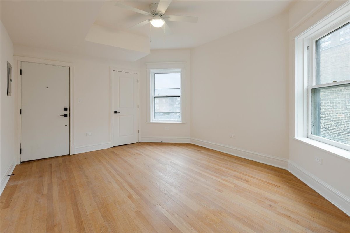 4138 N Clarendon Avenue Unit: 3F