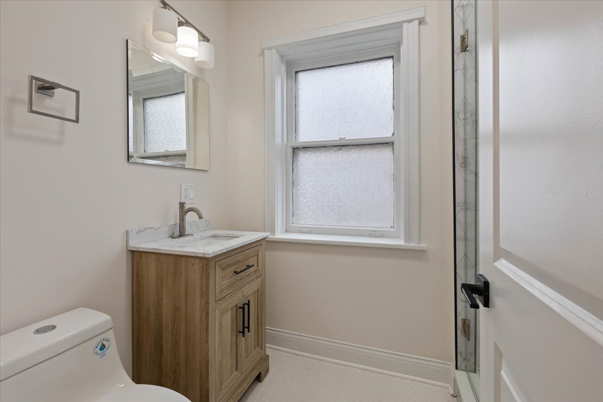 4138 N Clarendon Avenue Unit: 3F