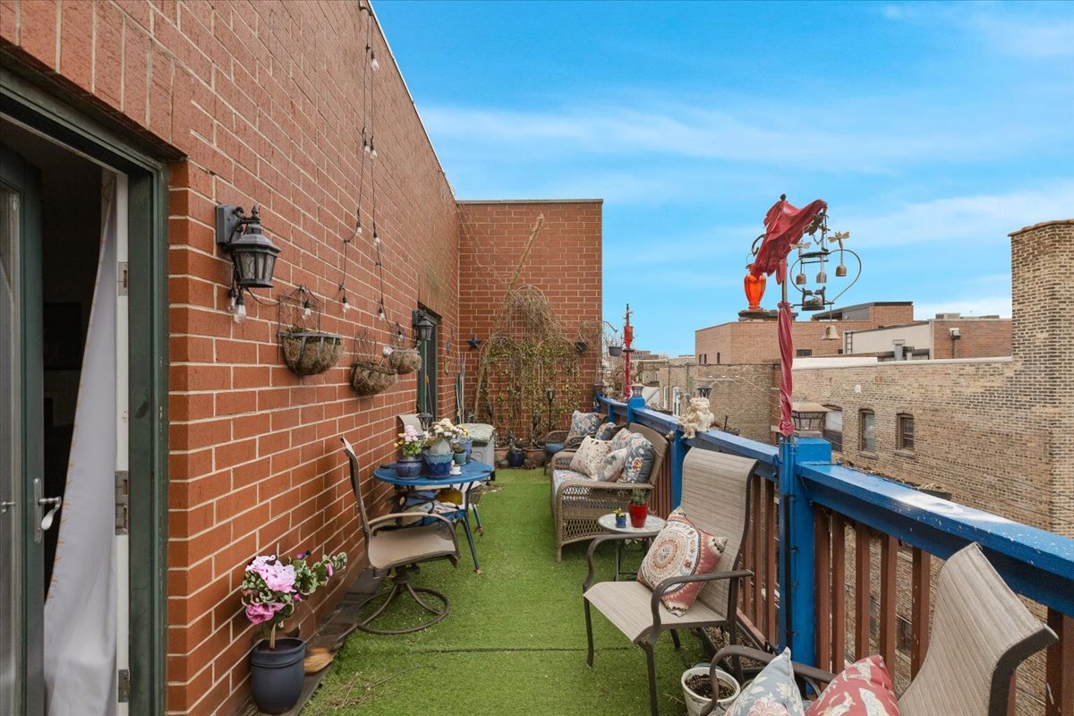 714 W Melrose Street Unit: 4E