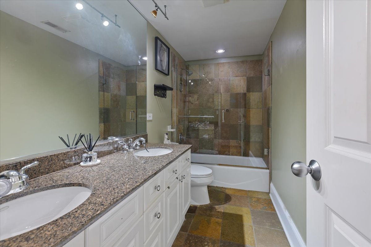 714 W Melrose Street Unit: 4E