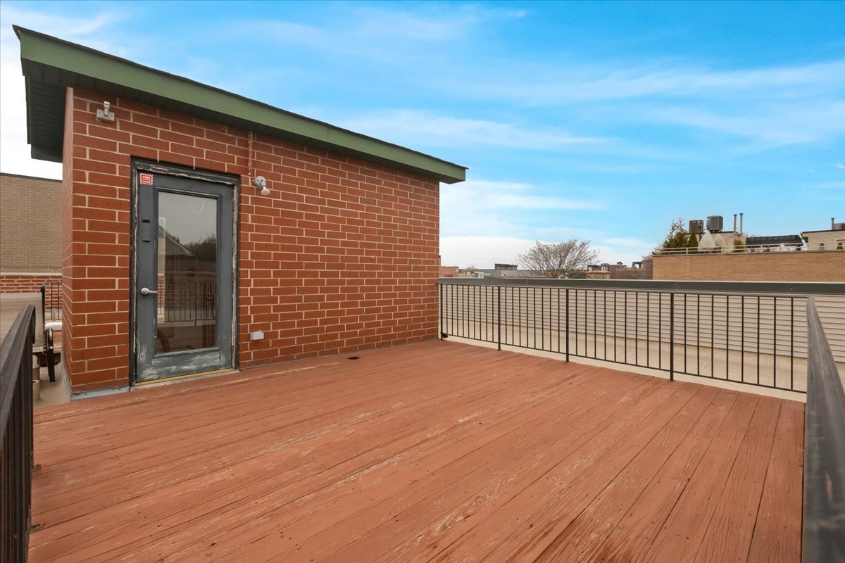 714 W Melrose Street Unit: 4E