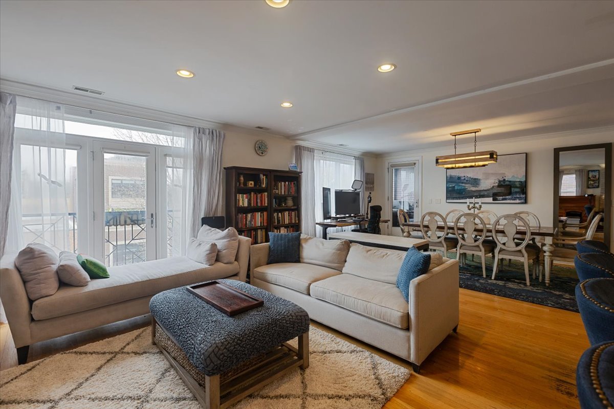 714 W Melrose Street Unit: 4E