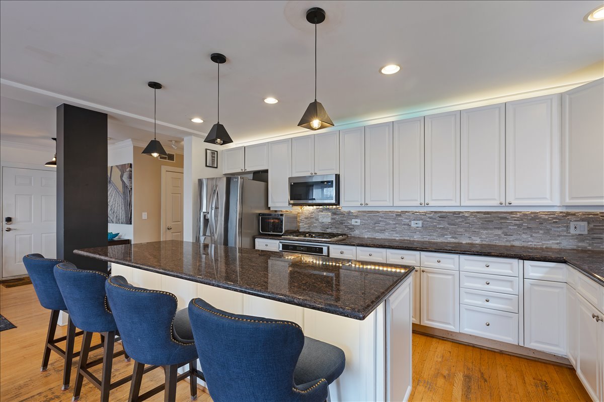 714 W Melrose Street Unit: 4E