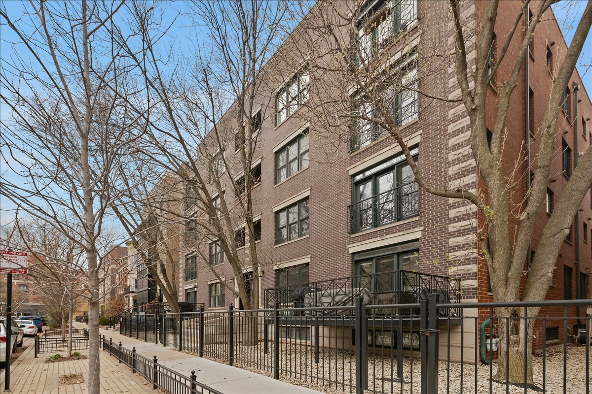 714 W Melrose Street Unit: 4E