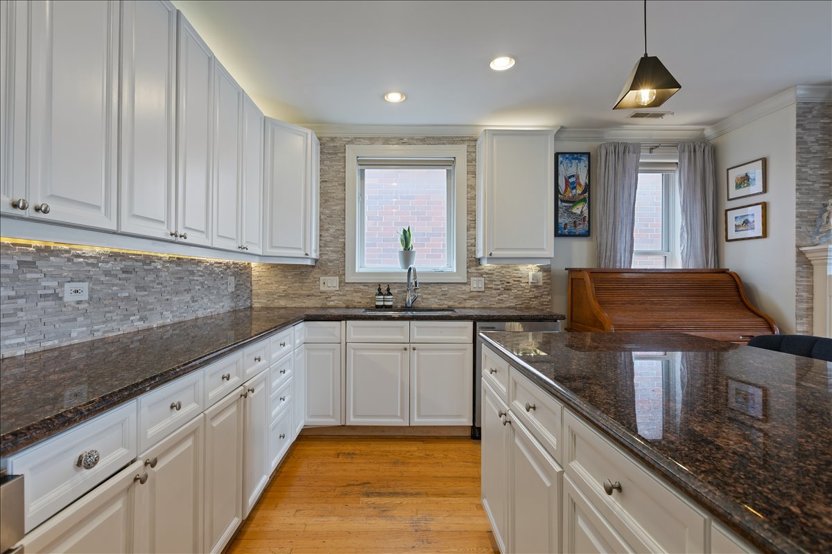 714 W Melrose Street Unit: 4E