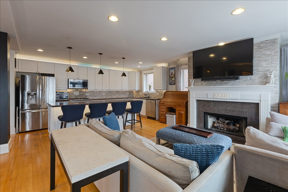 714 W Melrose Street Unit: 4E