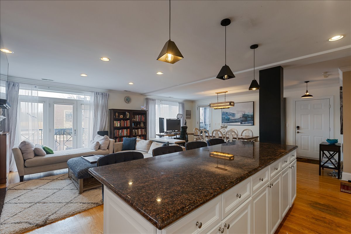 714 W Melrose Street Unit: 4E