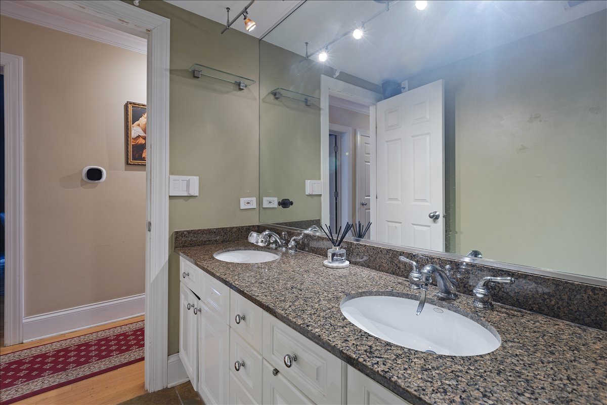 714 W Melrose Street Unit: 4E