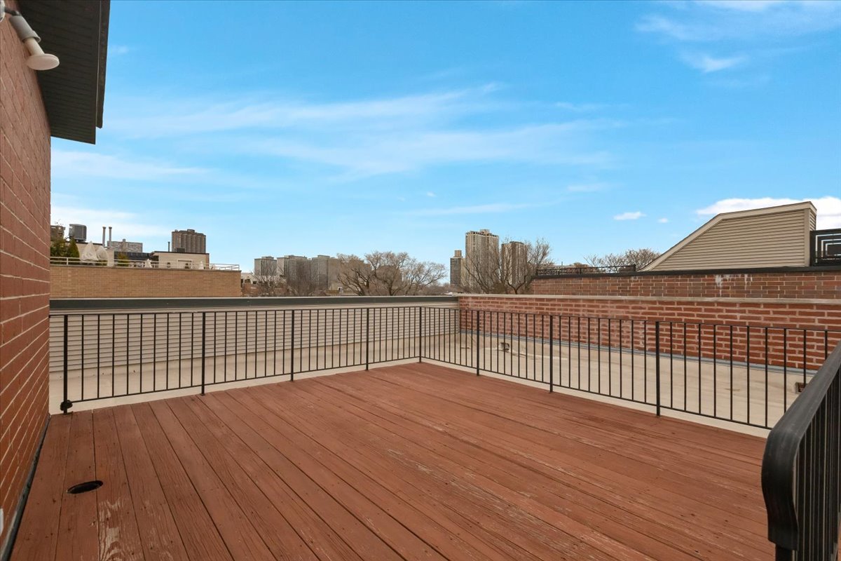 714 W Melrose Street Unit: 4E