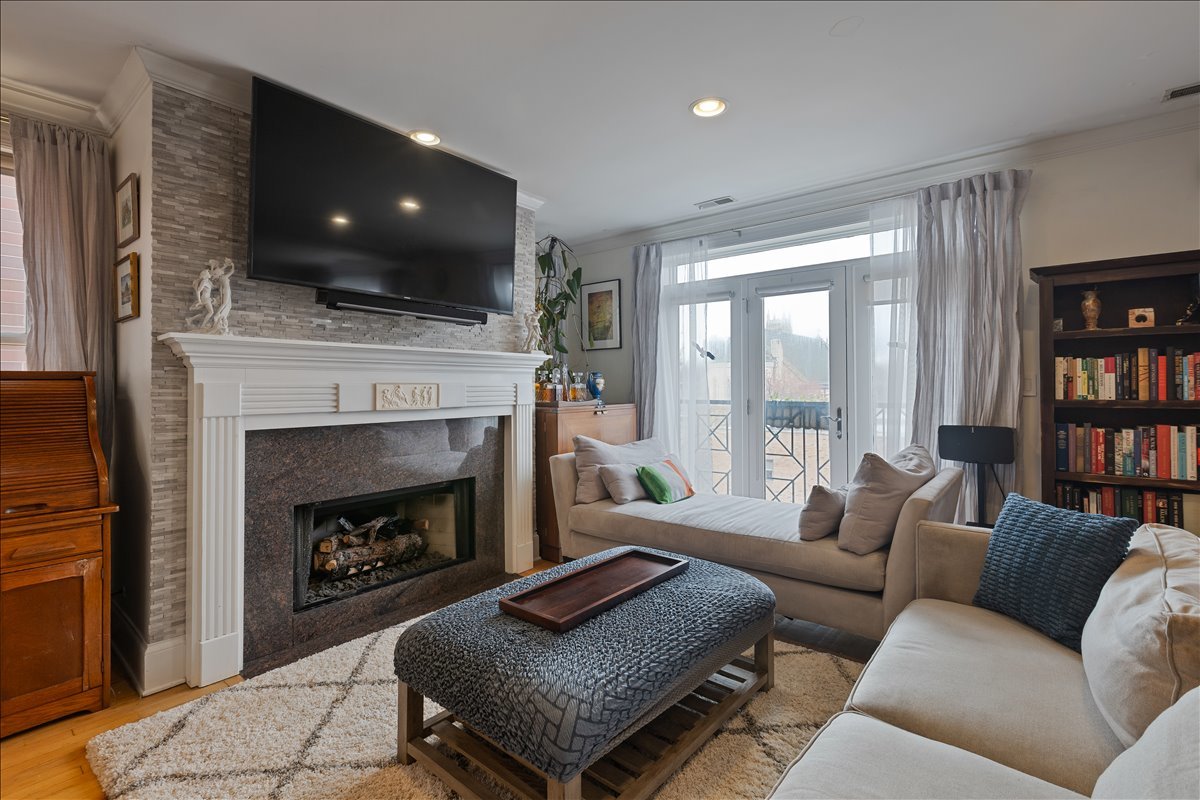 714 W Melrose Street Unit: 4E