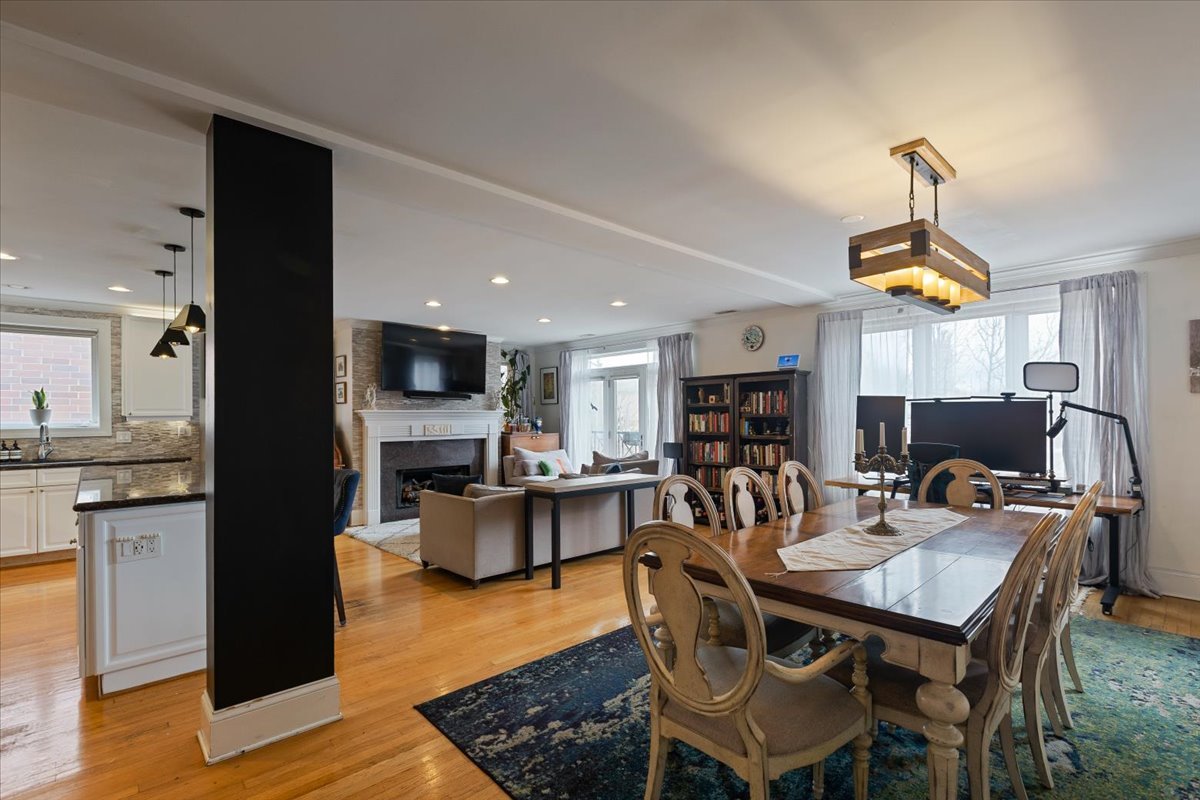 714 W Melrose Street Unit: 4E