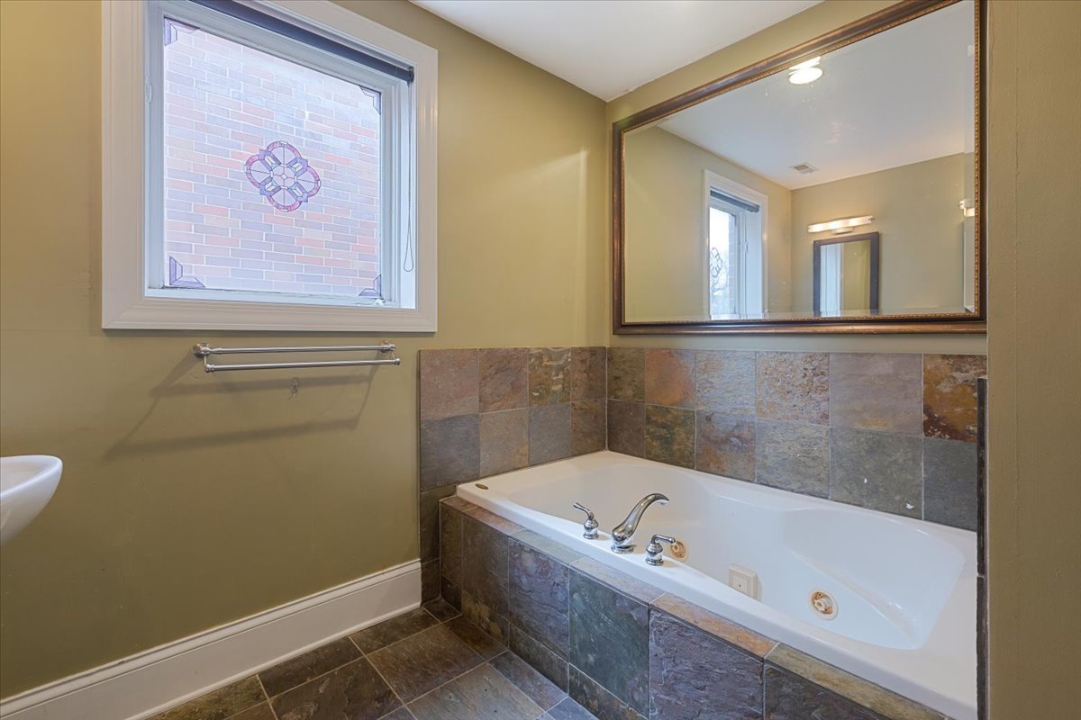 714 W Melrose Street Unit: 4E