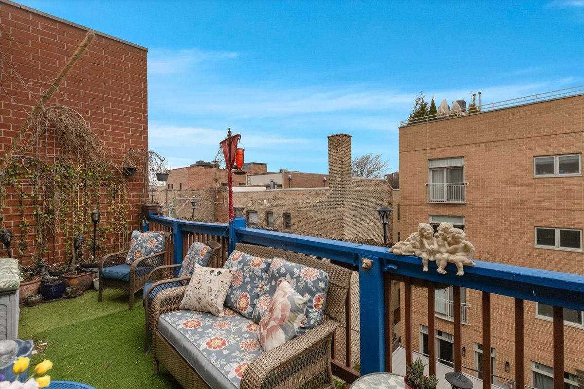 714 W Melrose Street Unit: 4E