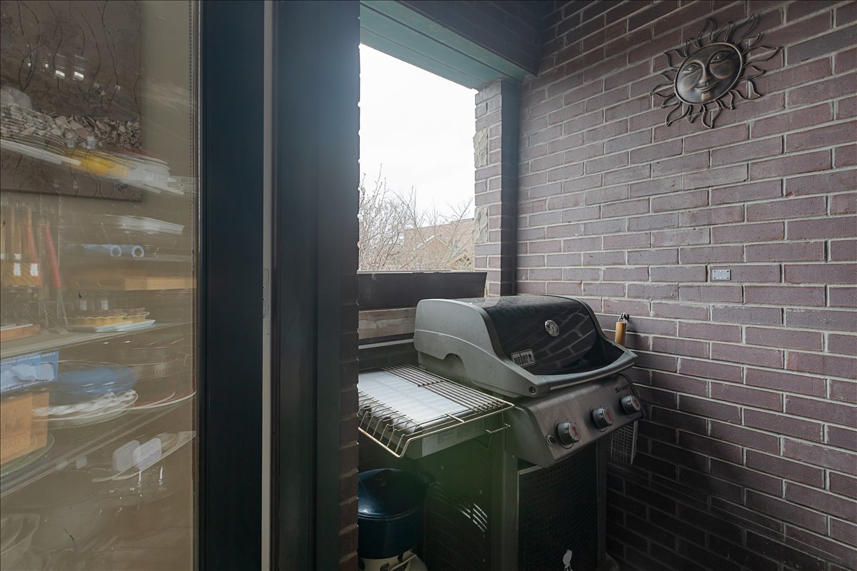 714 W Melrose Street Unit: 4E