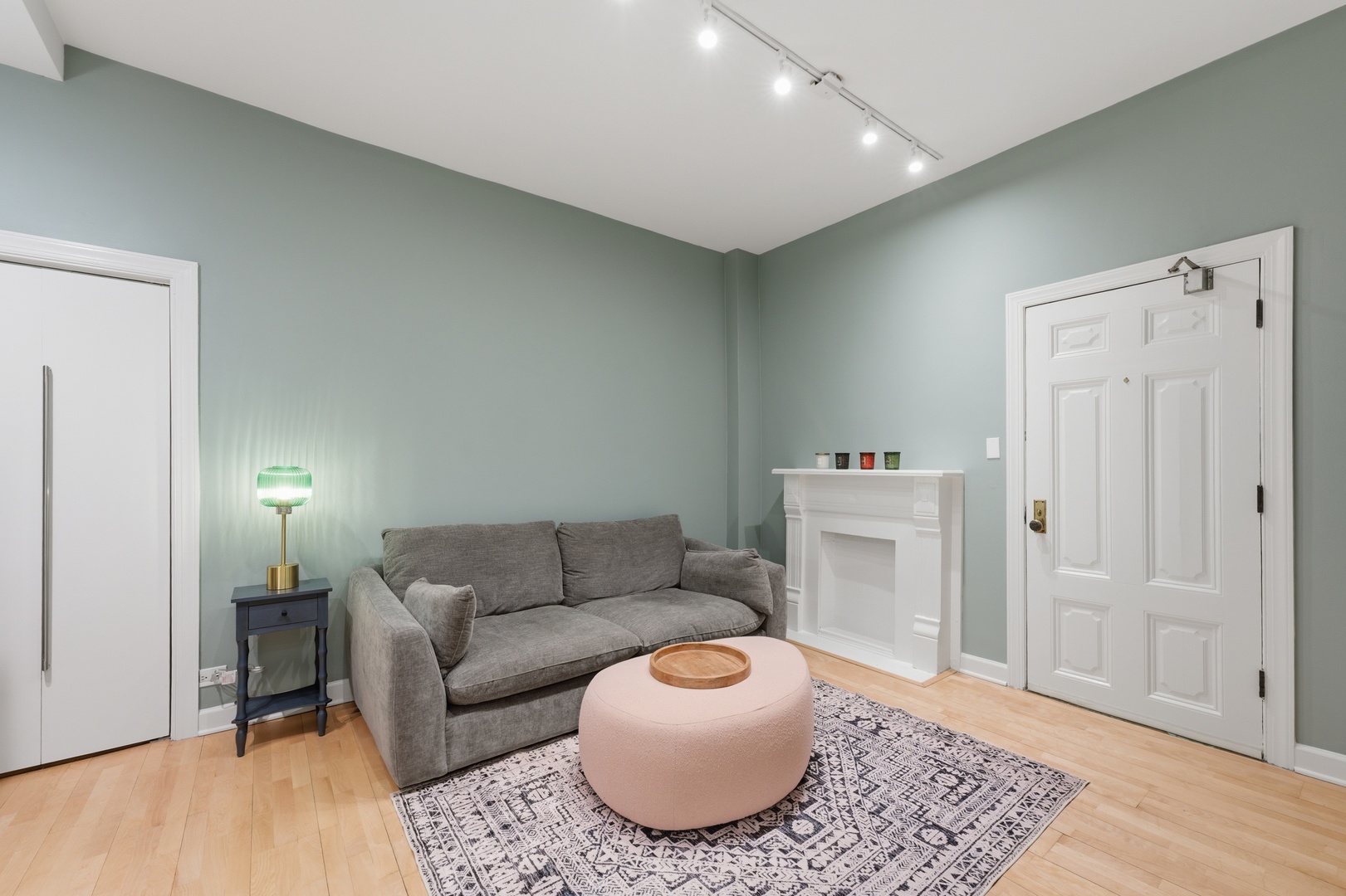 431 W Oakdale Avenue Unit: 1C