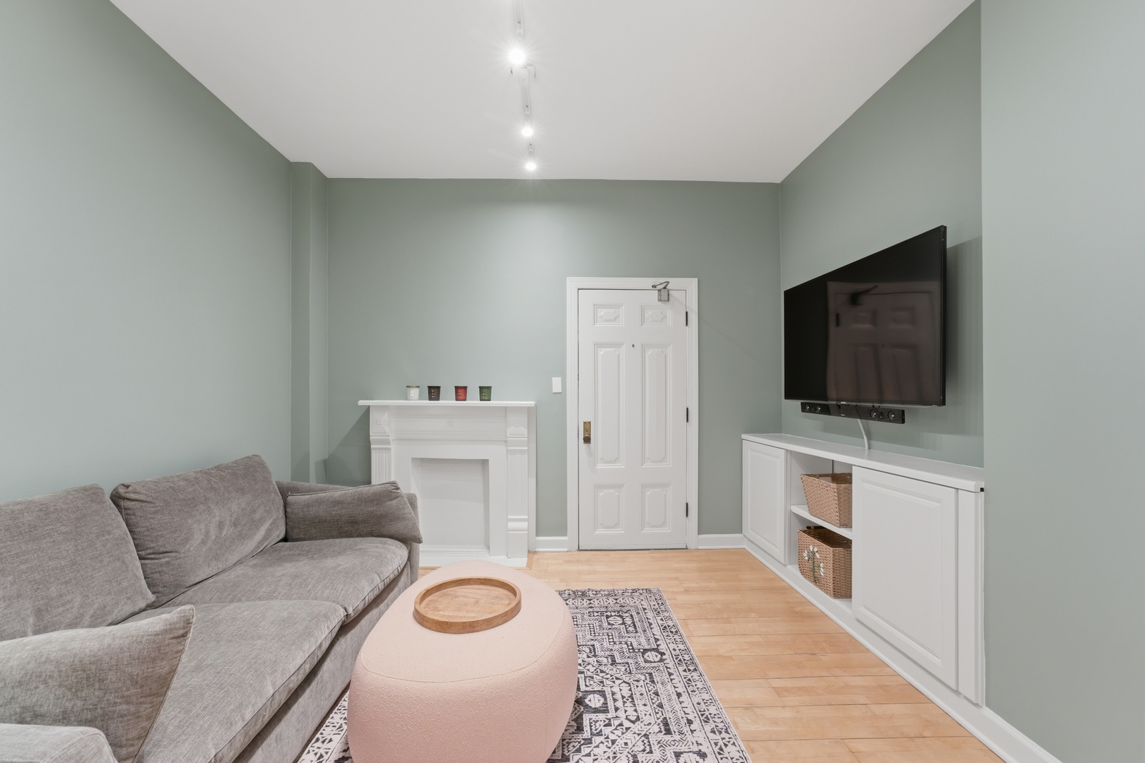 431 W Oakdale Avenue Unit: 1C
