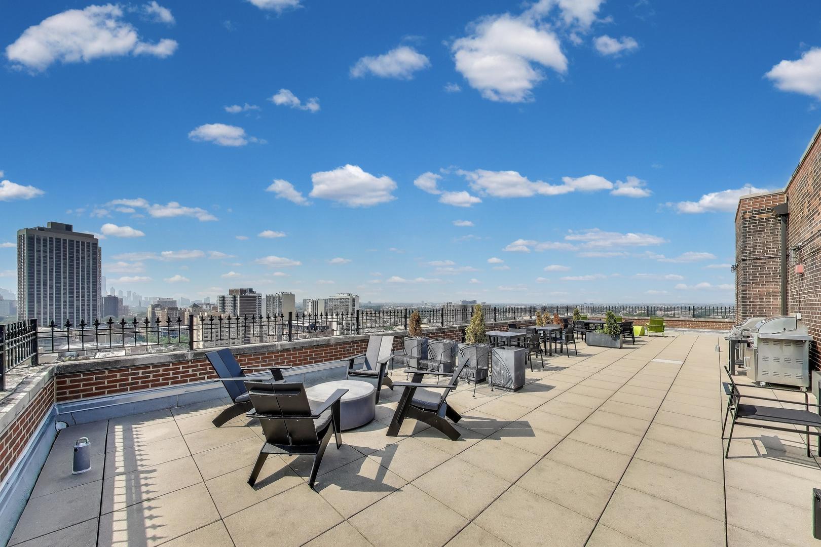 431 W Oakdale Avenue Unit: 1C