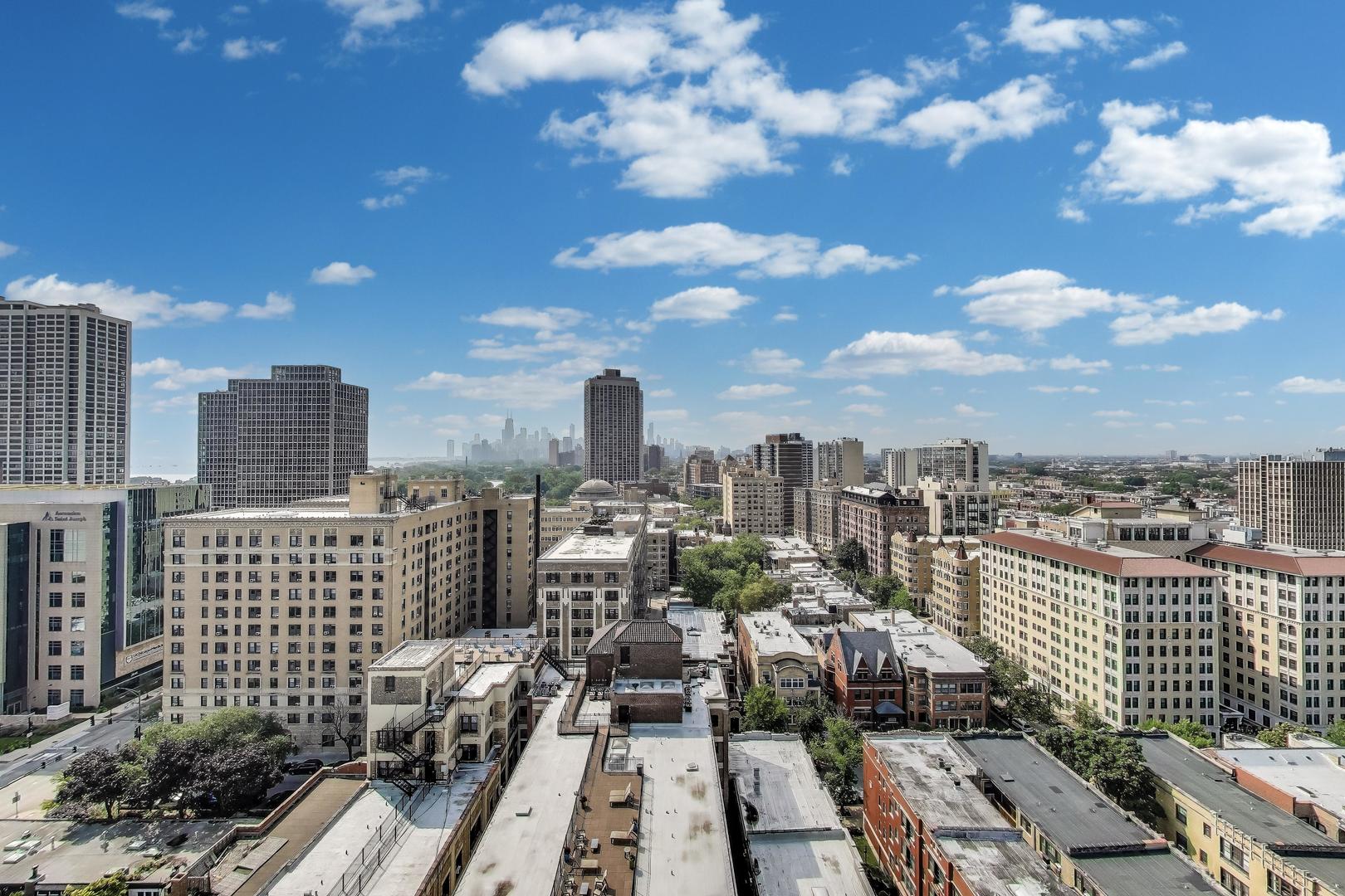 431 W Oakdale Avenue Unit: 1C