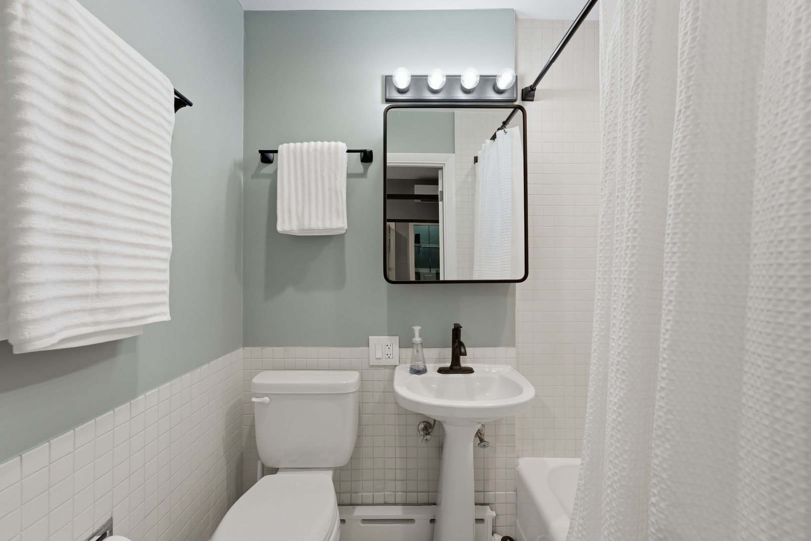 431 W Oakdale Avenue Unit: 1C