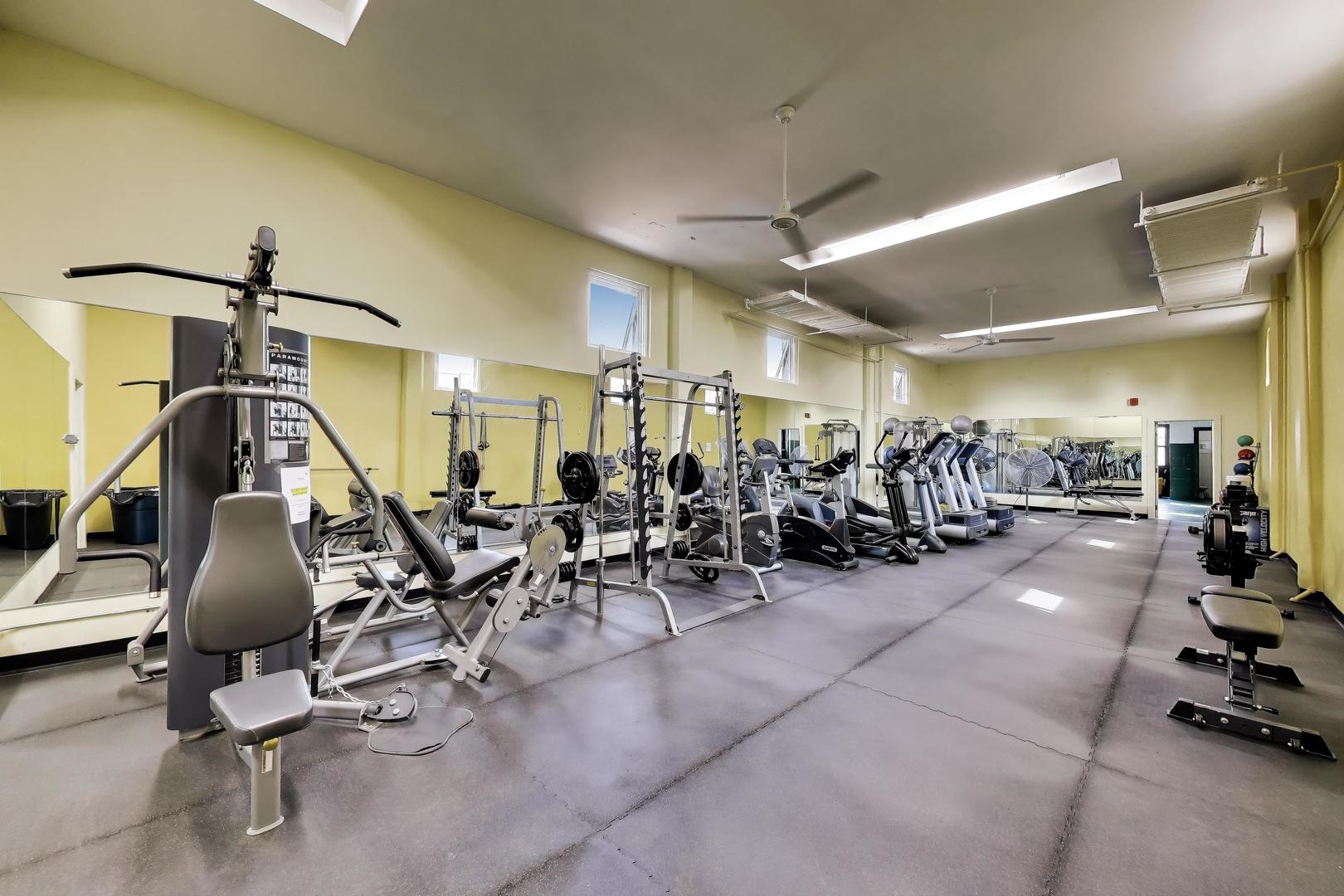 431 W Oakdale Avenue Unit: 1C