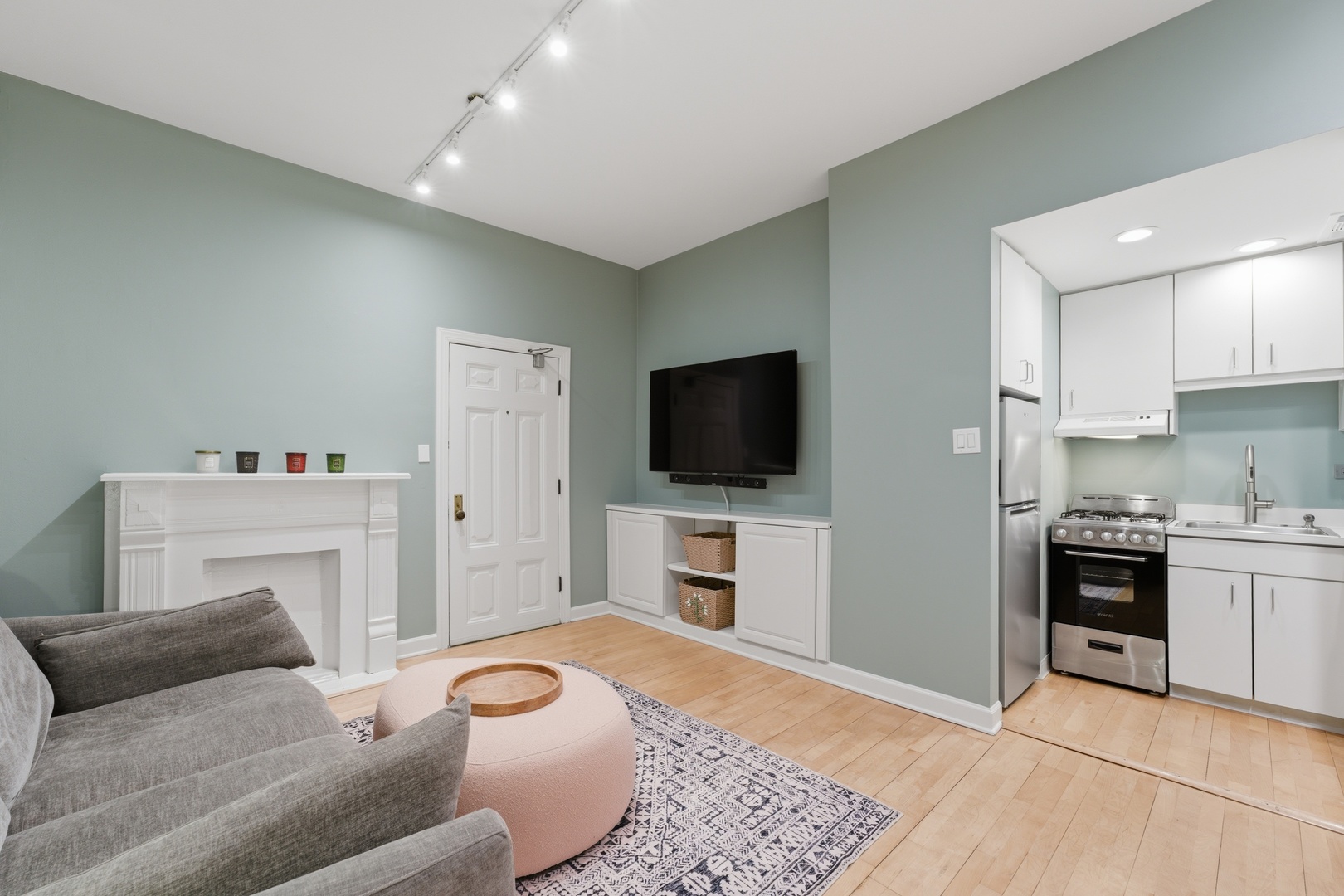 431 W Oakdale Avenue Unit: 1C