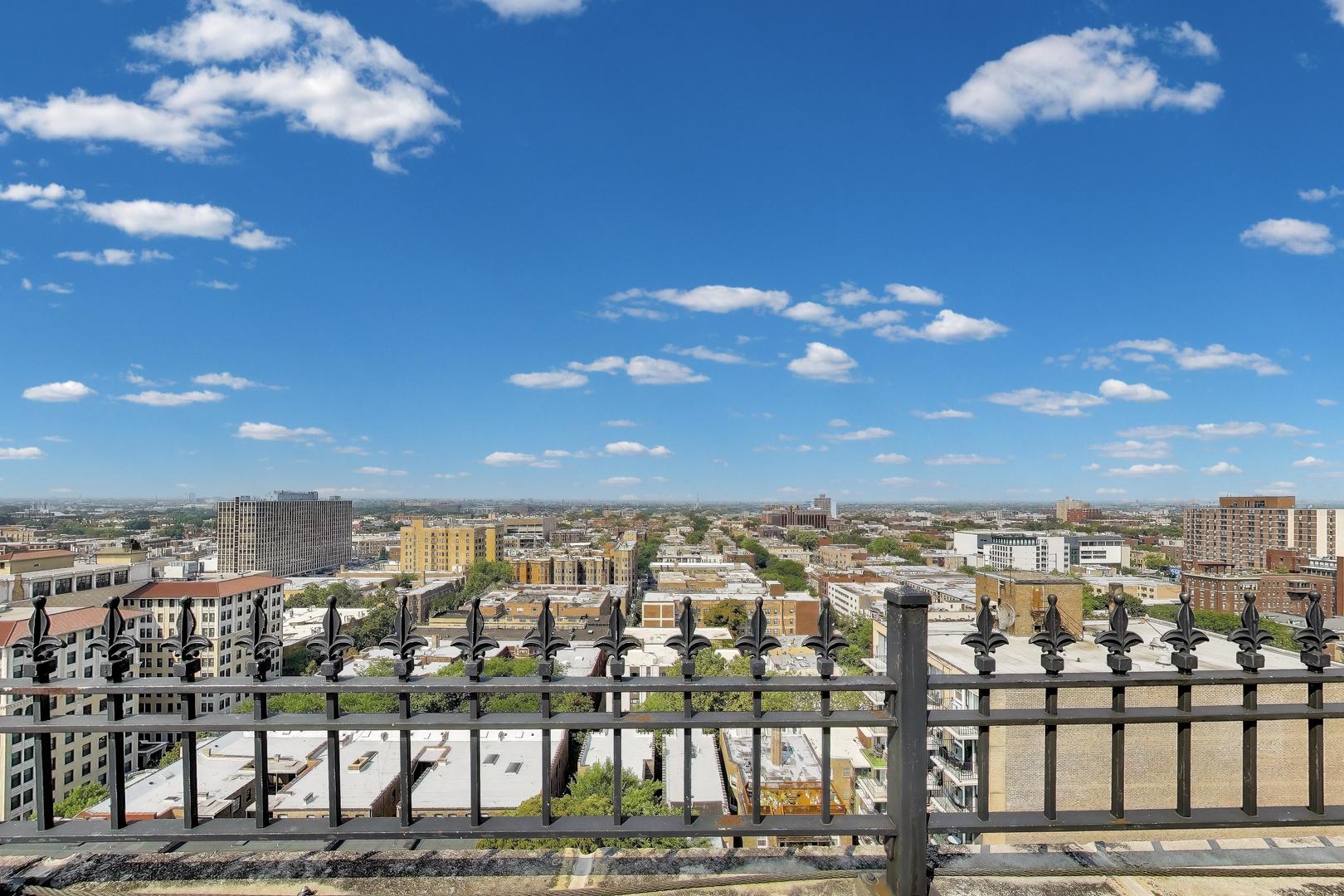 431 W Oakdale Avenue Unit: 1C