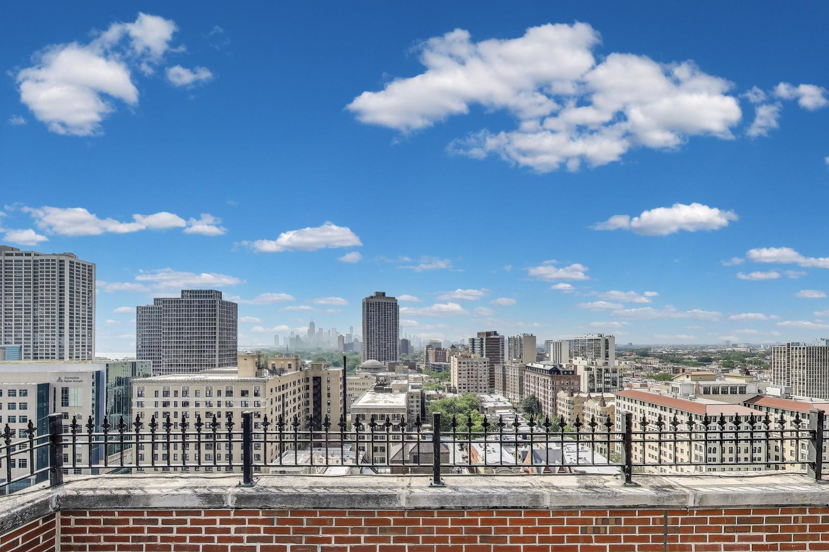 431 W Oakdale Avenue Unit: 1C