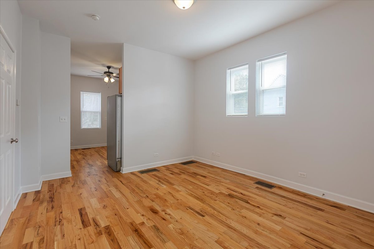 1234 W 49th Place Unit: 1R