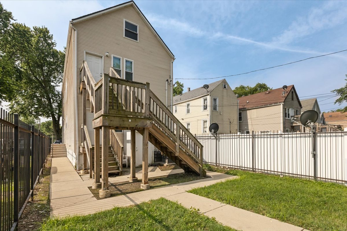 1234 W 49th Place Unit: 1R
