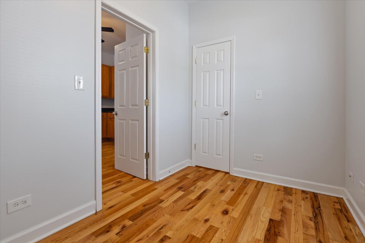 1234 W 49th Place Unit: 1R