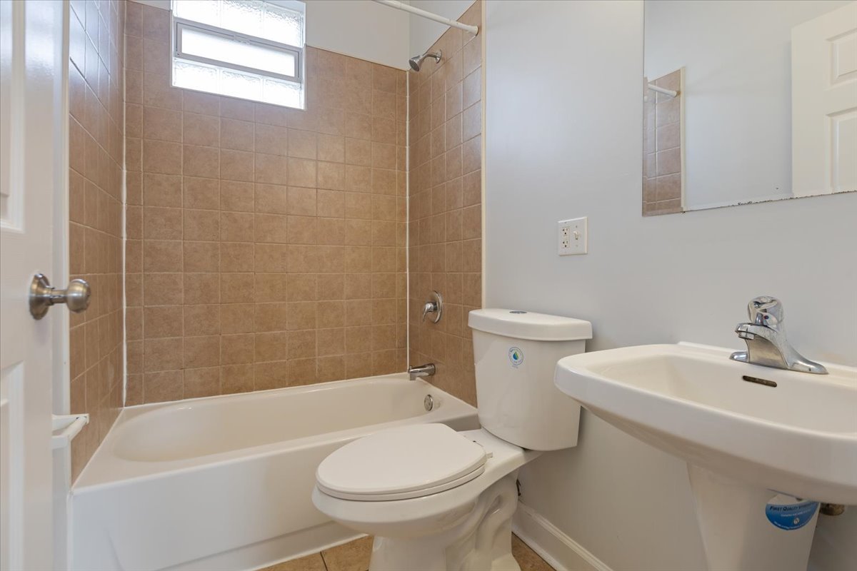 1234 W 49th Place Unit: 1R