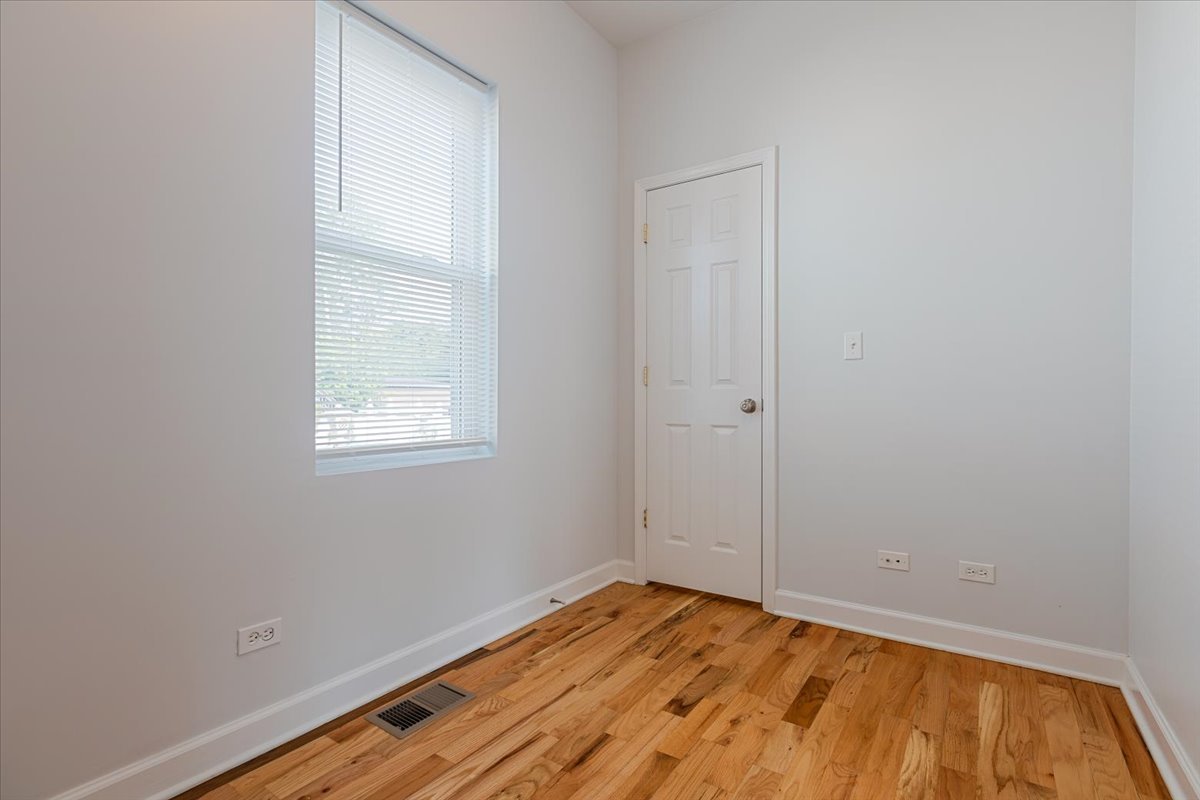 1234 W 49th Place Unit: 1R