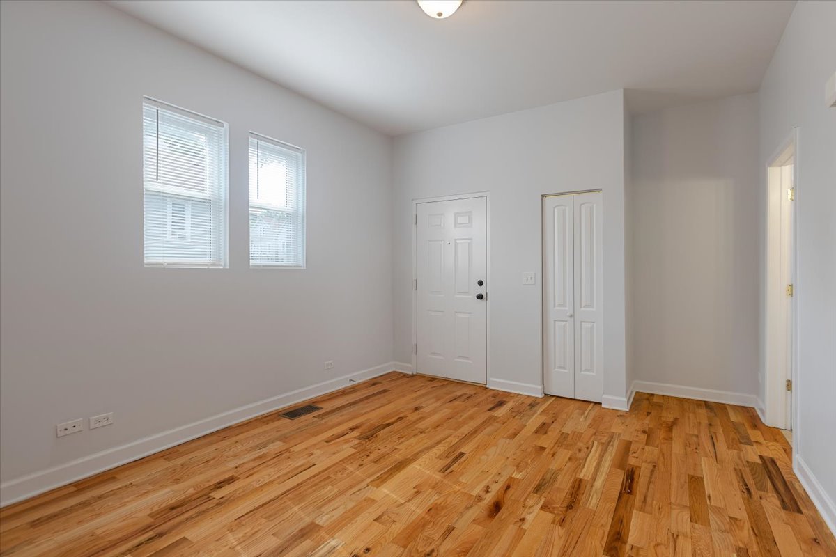 1234 W 49th Place Unit: 1R
