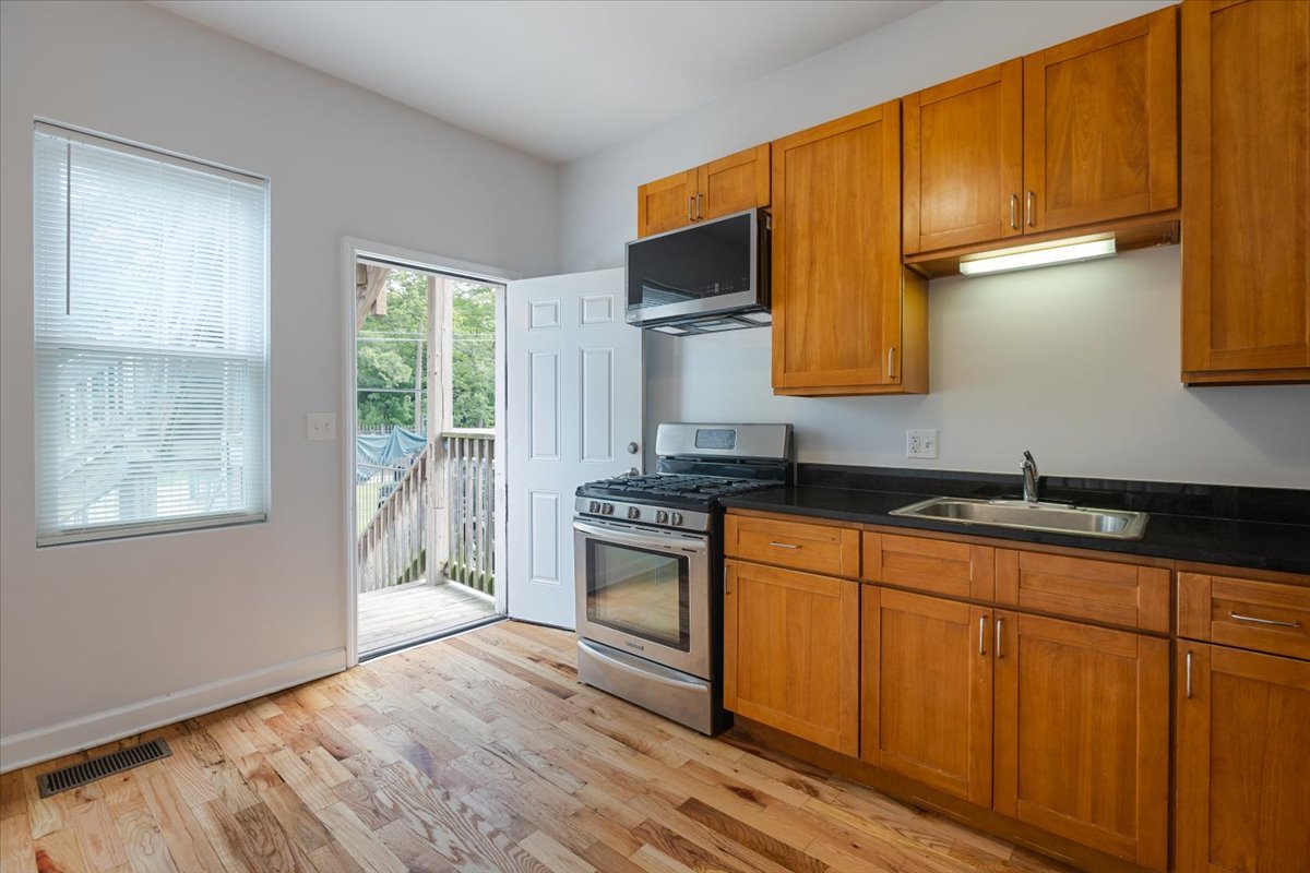 1234 W 49th Place Unit: 1R