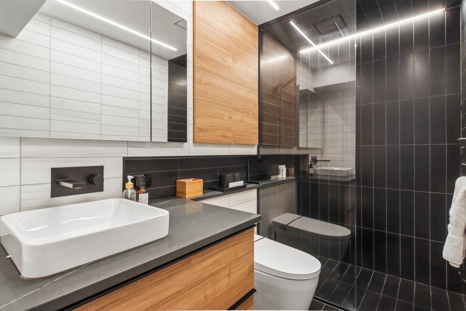 2656 W Gunnison Street Unit: 1